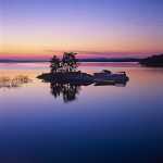 157 Sommarnatt-båtliv på ö i Dalslands Kanals sjösystem